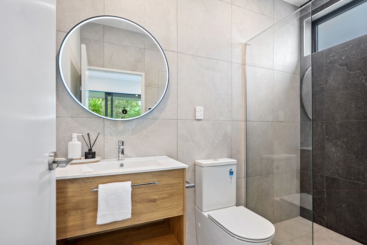 Last one to go – Unit 6, 136m2 3 beds + study 2.5 baths home with garage, zoned for Selwyn College, Baradene College, Remuera Intermediate, Meadowbank School, 10 Meadowbank Road, Meadowbank, Auckland