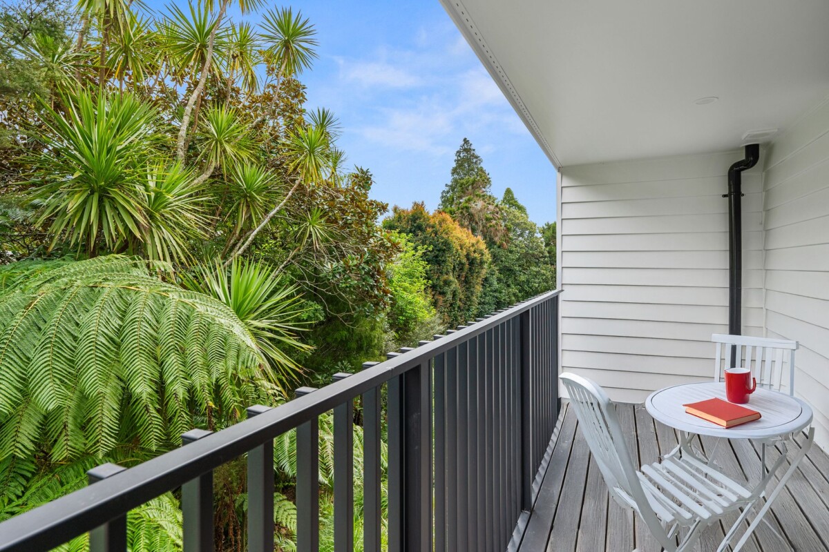 Last one to go – Unit 6, 136m2 3 beds + study 2.5 baths home with garage, zoned for Selwyn College, Baradene College, Remuera Intermediate, Meadowbank School, 10 Meadowbank Road, Meadowbank, Auckland