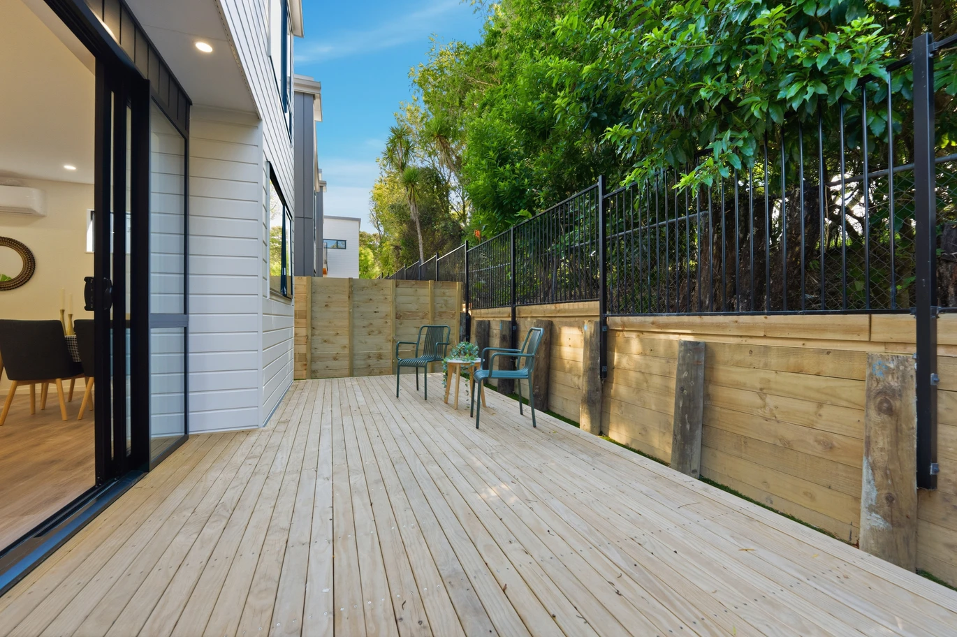 Brandnew standalone 4 beds 2.5 baths home with garage by Crum Park, close to schools, supermarket, Lynn Mall, zonfed for Green Bay Primary/Intermediate and Green Bay High School, Glen Eden Intermediate, 48 Hilling Street Titirangi, Auckland
