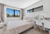 Standalone 3 beds 2.5 baths house with garage, close to Onehunga Mall shops and Dressmart, schools, motorway access, Zoned in Royal oak intermediate and Onehunga High school, 21F Grotto Street, Onehunga, Auckland