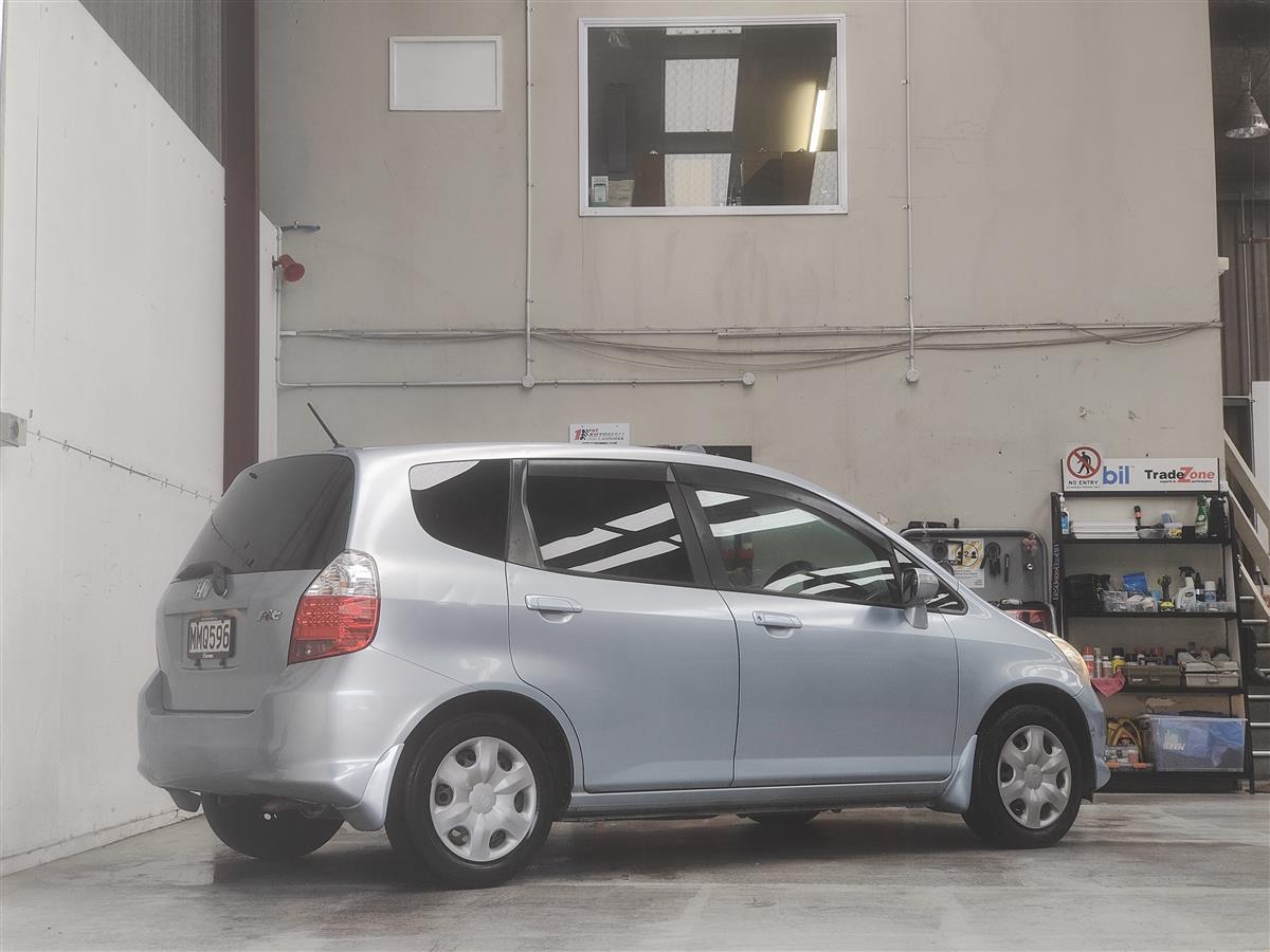 2006 Honda Fit /Hatchback Automatic, 5 seats, 4 owners, Petrol, 1,330 cc, 115,700 km