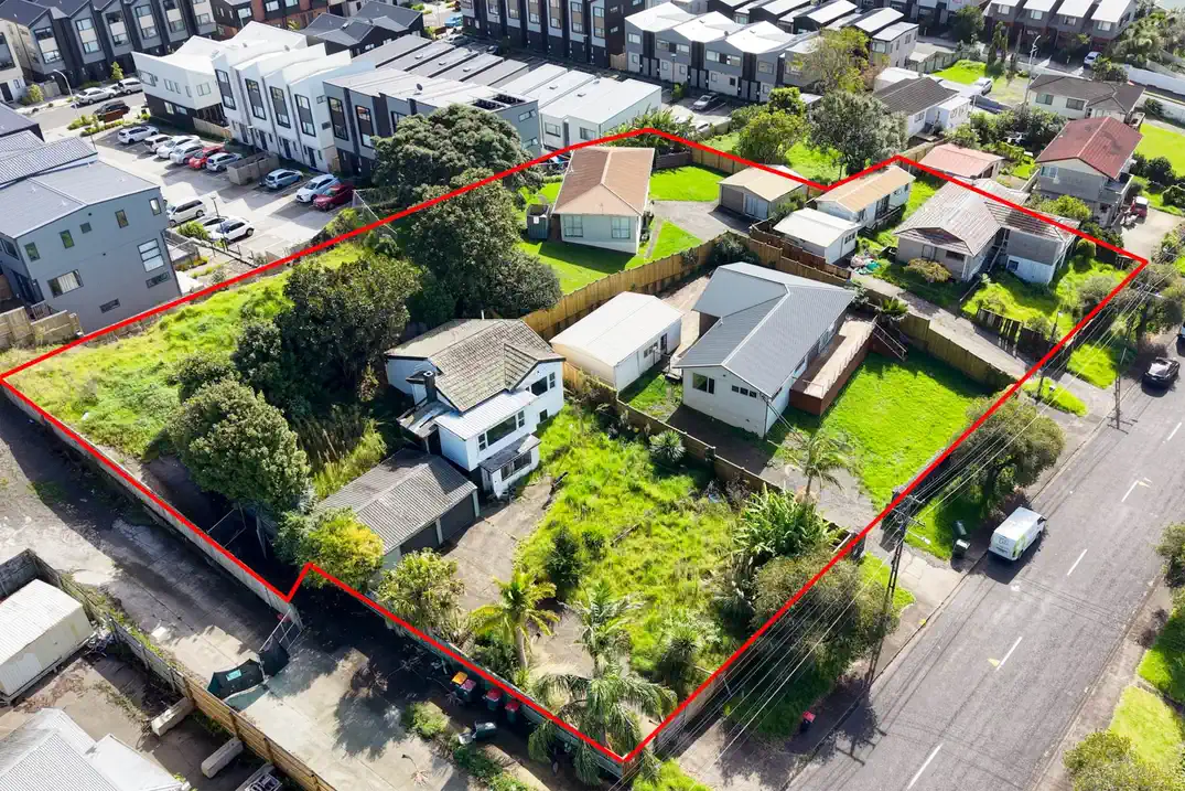 3,562m² Land with RC for 38 Terraced Houses, close to Sylvia Park shopping precinct and established amenities, schools, motorway access, 0.6 km to Panama Road School, 74,74A/86,88,90 Hillside Avenue, Mt Wellington, Auckland