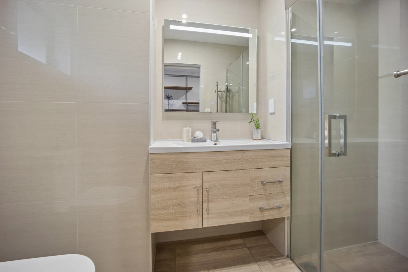 Brick and tile 3 beds 2 baths house with garage and sunroom on 348m2 section, close to the village, Blockhouse Bay Primary, 27A Exminster Street, Blockhouse Bay, Auckland
