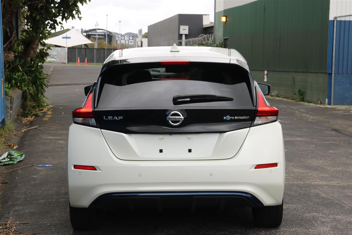 2018 Nissan Leaf G Anniversary Edition Hatchback Automatic, White, 5 seats, Electric, 53,500 km