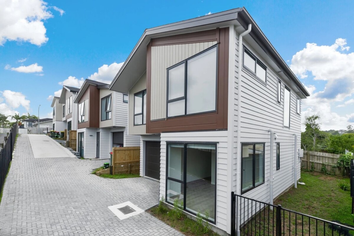 10 YEARS MASTER BUILD WARRANTY, 160m2 Brandnew standalone 4 beds 3 baths house with garage and car parks on 194m2 section, minutes to PAK’nSAVE Henderson, WestCity Waitākere, schools, motorway access, zoned for Henderson Primary School, Bruce McLaren Intermediate, Waitākere College, 86D Harrington Road, Henderson, , Auckland