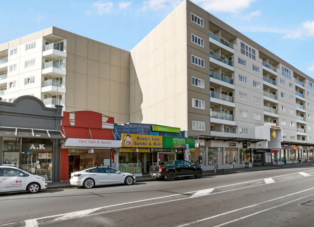 Mortgagee sale, Double Grammar school zone, 136m2 4 beds 3 baths 2 car parks apartment, within walking distance to Westfield Newmarket, zoned for Auckland Grammar and Epsom Girls Grammar school, Now it is possible to view this property! Please contact us to arrange viewing times, 210/26 Remuera Road, Newmarket, Auckland
