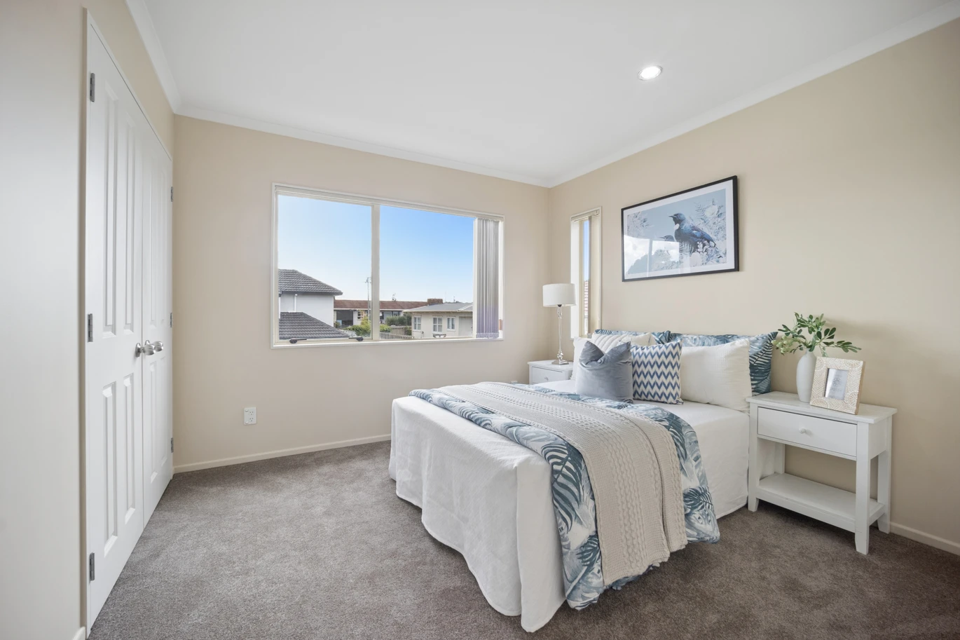 6 beds 3 baths house with double garage on 394m2 section, close to shops, supermarkets, schools, quick motorway access, zoned for Marshall Laing School, Blockhouse Bay Intermediate, and Lynfield College, 377 Richardson Road, Mount Roskill, Auckland