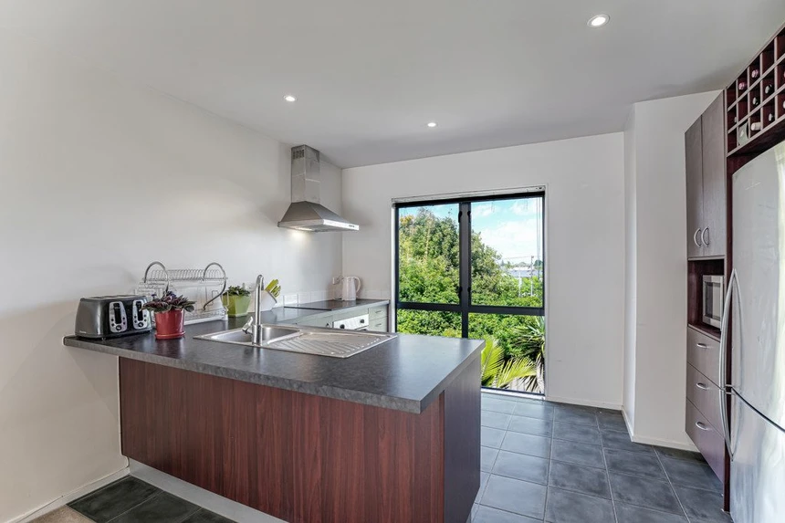 Mt Roskill school zone, 122m2 2 beds 1.5 baths home with garage for 2 cars, close to schools, shops, 20/852 Mount Eden Road, Three Kings, Auckland