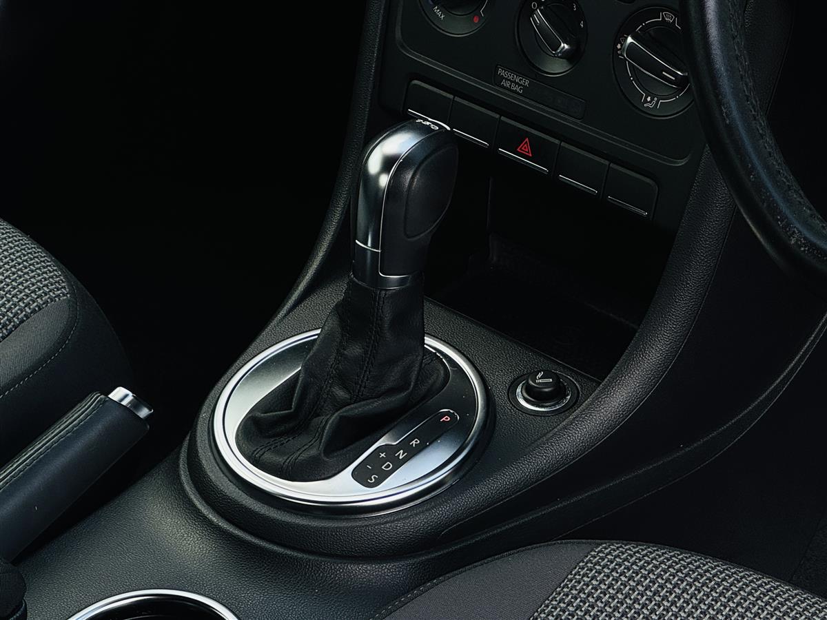 2013 Volkswagen Beetle DESIGN Coupe Automatic, 4 seats, Petrol, 1,200 cc, 50,000 km