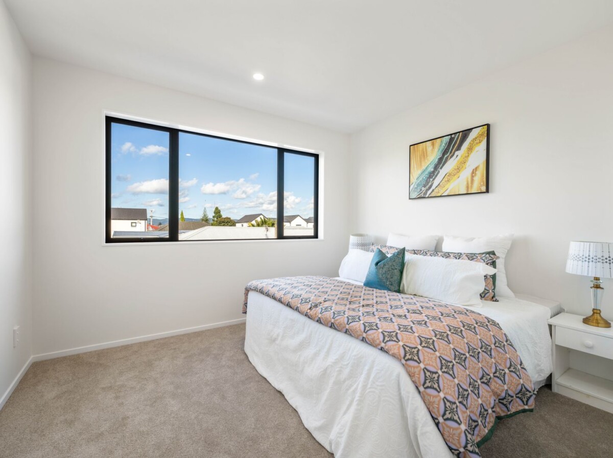 213m2 Brandnew 5 beds 4.5 baths home with garage on 262m2 section, less than a minute from Matipo School, Te Atatu Peninsula Park just moments away. New World, the library, and local amenities are close by, 71A Matipo Road, Te Atatu Peninsula, Auckland
