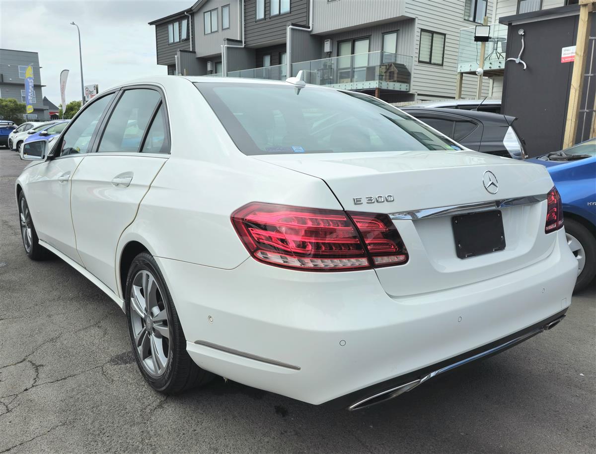 2015 Mercedes-Benz E 300 **Cruise Control**Electric Seats**Reversing Camera** Sedan Automatic, 5 seats, Petrol, 3,497 cc, 74,053 km