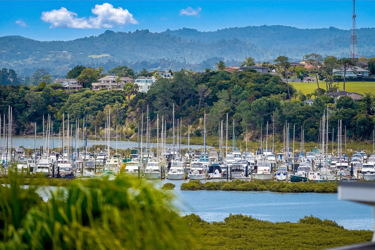Sea views, 308 m2 Home and income on 539m2 section, upstairs 3 beds (3 ensuites) 3.5 baths kitchen and lounge, downstairs 3 beds ( 1 ensuite) 2 baths granny, double garage, Zoned for sought-after Hobsonville School and Hobsonville Point Secondary School, and just moments from local parks, shops, cafes, restaurants, ECE centres, and supermarkets, easy motorway access, 20 Bannings Way, Hobsonville, Auckland
