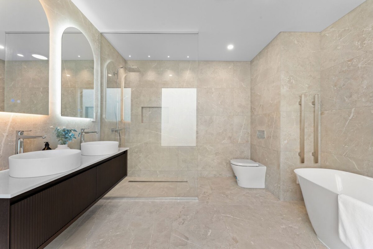 Rangitoto College zone, 301m2 Brandnew 5 beds 3 baths house with double garage on 418m2 section, close to beaches, schools, shops, supermarkets, zoned for Rangitoto College, Murrays Bay Primary, Murrays Bay Intermediate, and Northcross Intermediate, 545 Beach Road, Murrays Bay, Auckland