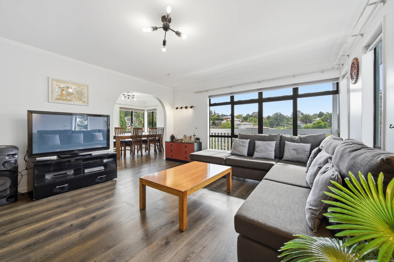 Once in 26 years, vendor relocating, 3 beds 2 baths house with double garage, Walk to Sylvia Park Mall & train station, Zoned for Bailey Road School, Baradene College & One Tree Hill College, 128 Aranui Road, Mount Wellington, Auckland