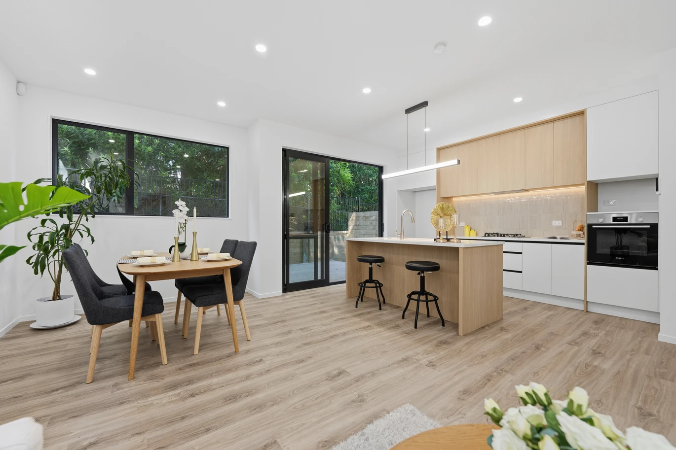 Brandnew standalone 4 beds 2.5 baths home with garage by Crum Park, close to schools, supermarket, Lynn Mall, zonfed for Green Bay Primary/Intermediate and Green Bay High School, Glen Eden Intermediate, 3/48 Hilling Street Green Bay, Auckland