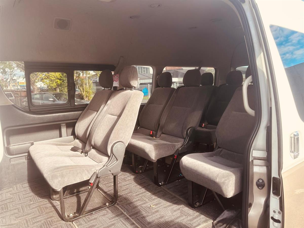 2017 Toyota Hiace Van Automatic, White, 10 seats, Petrol, 2,690 cc, 146,168 km