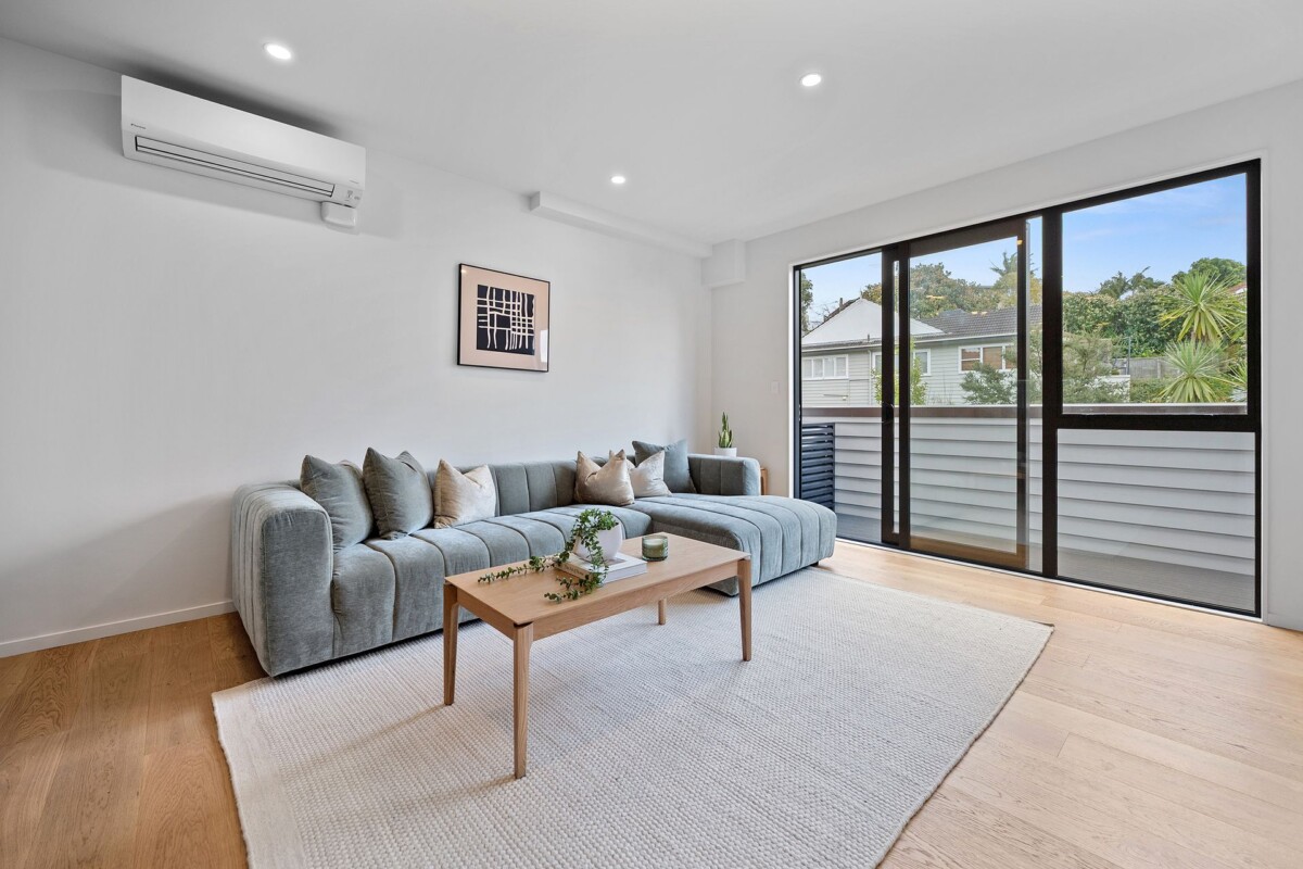 Last one to go – Unit 6, 136m2 3 beds + study 2.5 baths home with garage, zoned for Selwyn College, Baradene College, Remuera Intermediate, Meadowbank School, 10 Meadowbank Road, Meadowbank, Auckland