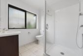 203m2 Brick and tile 4 beds 2.5 baths house on 602m2 section, just a short stroll to Albany Mall, a mins to local school, and convenient transport links. Zoned for Oteha Valley School, Northcross Intermediate, and Long Bay College, 2 Spring Valley, Oteha, Auckland