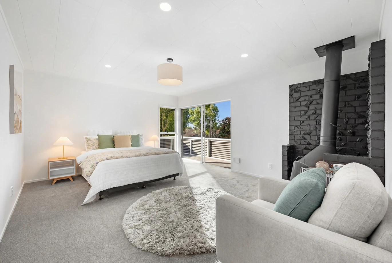 160m2 2 beds 2 baths house with garage on 724m2 section, A separate garage adds practicality and flexibility, offering secure parking, workshop space, or additional storage. With plenty of off-street parking available. 9 Osmond Court, Sunnyvale, Auckland
