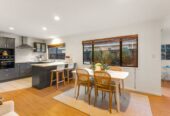 Vendors Settled Overseas, Botany Downs Secondary College zone, 140m2 3 beds 1 bath house with double garage on 400m2 section, moments to Botany Downs shopping centre, schools, 7 Brittas Place, East Tamaki, Auckland