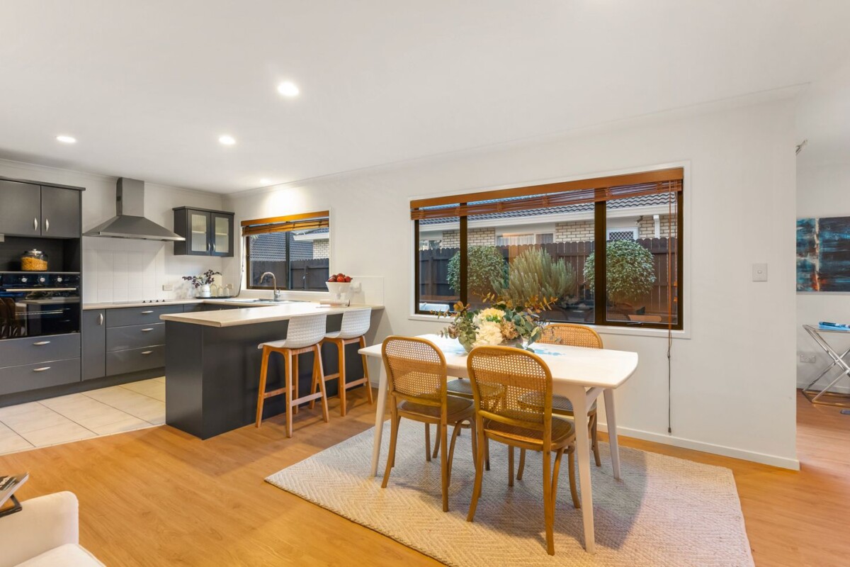 Vendors Settled Overseas, Botany Downs Secondary College zone, 140m2 3 beds 1 bath house with double garage on 400m2 section, moments to Botany Downs shopping centre, schools, 7 Brittas Place, East Tamaki, Auckland