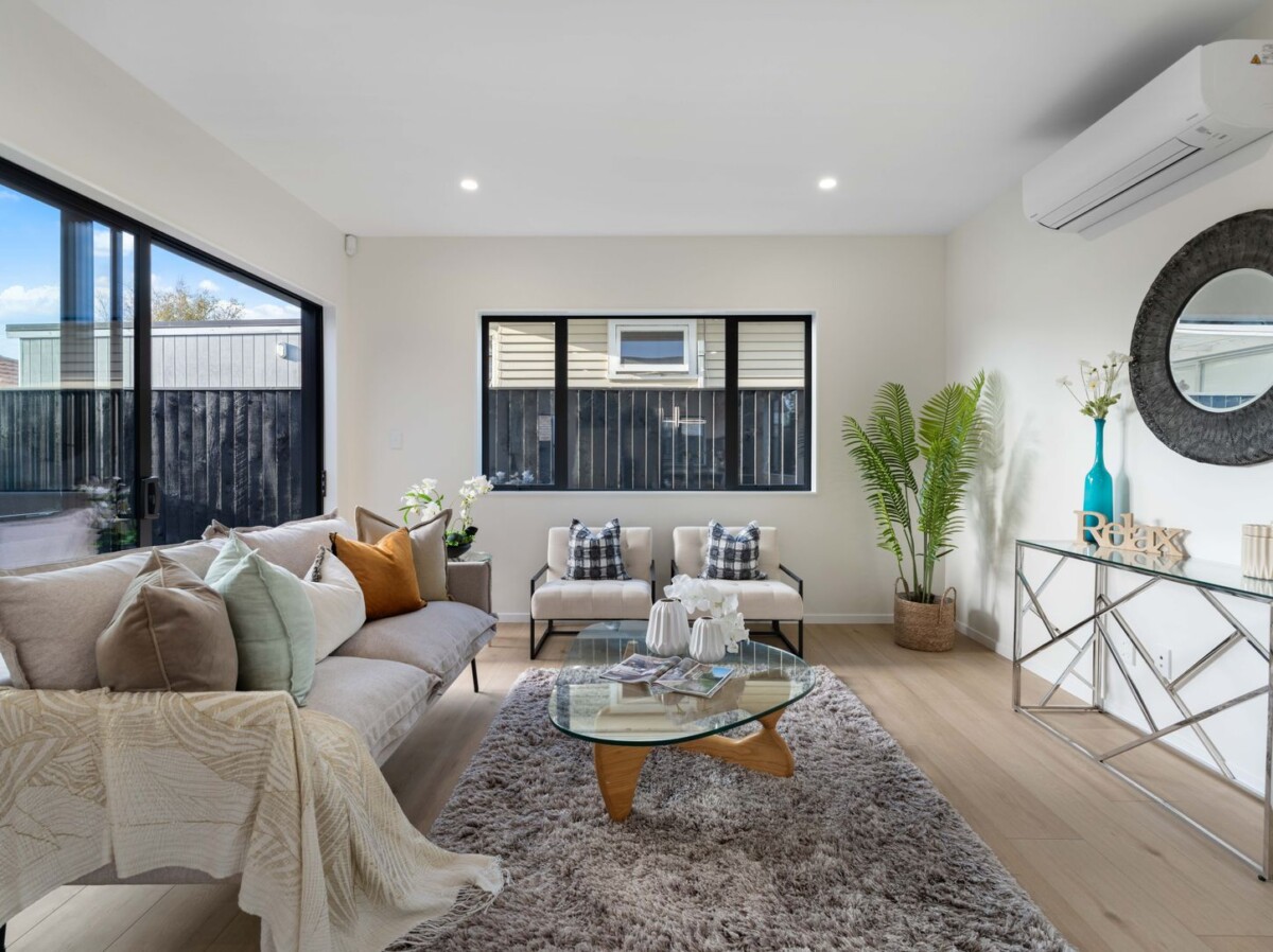 10-year Halo guarantee, Brandnew standalone 4 beds 3.5 baths home with garage, less than a minute from Matipo Primary School, with Te Atatu Peninsula Park just moments away and a short walk to Te Atatu Intermediate and Rutherford College. New World, the library, and local amenities are close by, 71B Matipo Road, Te Atatu Peninsula, Auckland