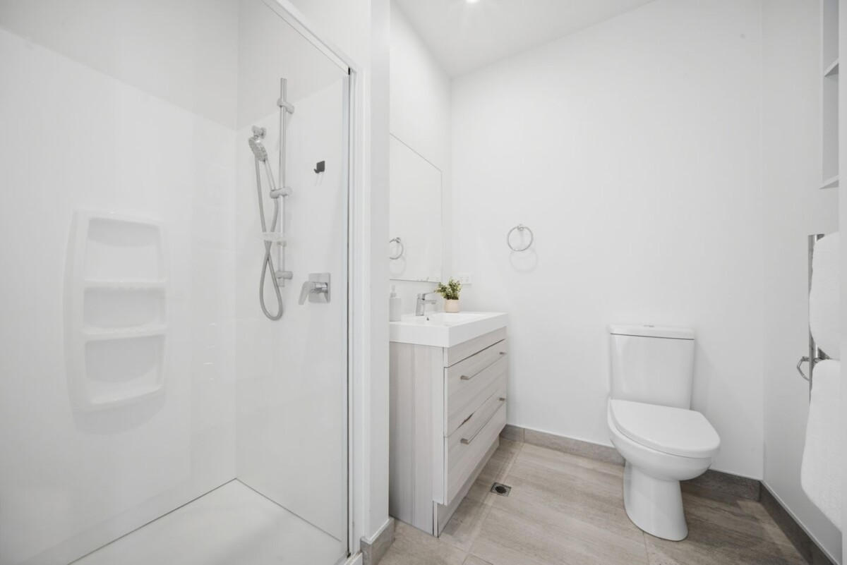 Overseas buyers can buy this property, upstairs 2 beds 1 bath apartment, Ground Floor commercial space: 5.3 meters high stud, currently rented as a grocery store, a kitchenette and a toilet for convenience, and separate entrance from upstairs, 2 allocated car parks, and abundance of visitor car parks, Close to bus stop, short walking distance to Albany canter, QBE, Albany Tennis park, vendor is open to offers, B6/18 Oteha Valley Road Extension, Albany, Auckland