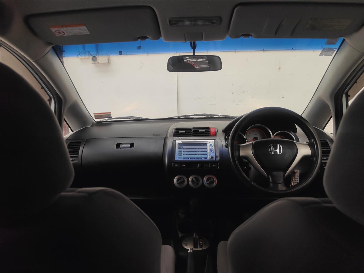 2006 Honda Fit /Hatchback Automatic, 5 seats, 4 owners, Petrol, 1,330 cc, 115,700 km