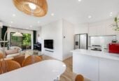 Standalone 3 beds 2.5 baths house with garage, close to Onehunga Mall shops and Dressmart, schools, motorway access, Zoned in Royal oak intermediate and Onehunga High school, 21F Grotto Street, Onehunga, Auckland