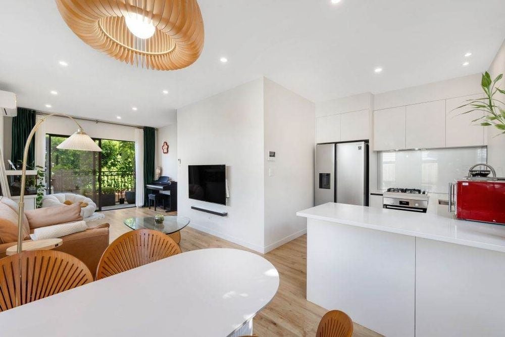 Standalone 3 beds 2.5 baths house with garage, close to Onehunga Mall shops and Dressmart, schools, motorway access, Zoned in Royal oak intermediate and Onehunga High school, 21F Grotto Street, Onehunga, Auckland