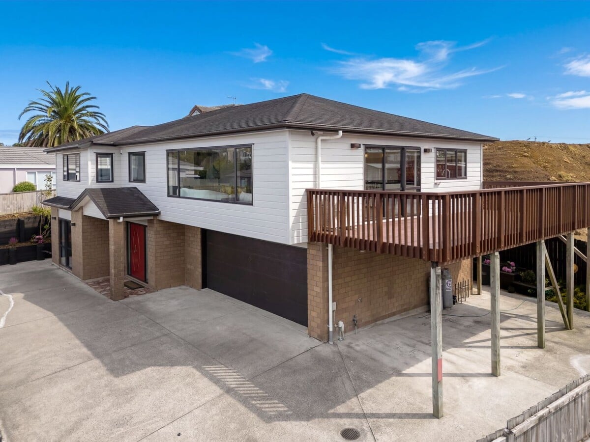 Sea views, 308 m2 Home and income on 539m2 section, upstairs 3 beds (3 ensuites) 3.5 baths kitchen and lounge, downstairs 3 beds ( 1 ensuite) 2 baths granny, double garage, Zoned for sought-after Hobsonville School and Hobsonville Point Secondary School, and just moments from local parks, shops, cafes, restaurants, ECE centres, and supermarkets, easy motorway access, 20 Bannings Way, Hobsonville, Auckland