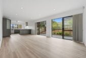 203m2 Brick and tile 4 beds 2.5 baths house on 602m2 section, just a short stroll to Albany Mall, a mins to local school, and convenient transport links. Zoned for Oteha Valley School, Northcross Intermediate, and Long Bay College, 2 Spring Valley, Oteha, Auckland