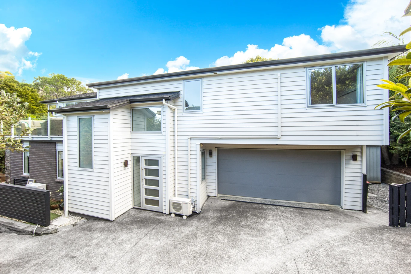 Sea views, 247m2 5 beds 3.5 baths house with double garage on 429m2 section, in an uphill from the harbour’s edge and opposite a native bush reserve, walking distance to Blockhouse Bay Village, local amenities, and coastal reserves, in zone for Blockhouse Bay School and Lynfield College, 48 Lewis Street, Blockhouse Bay, Auckland