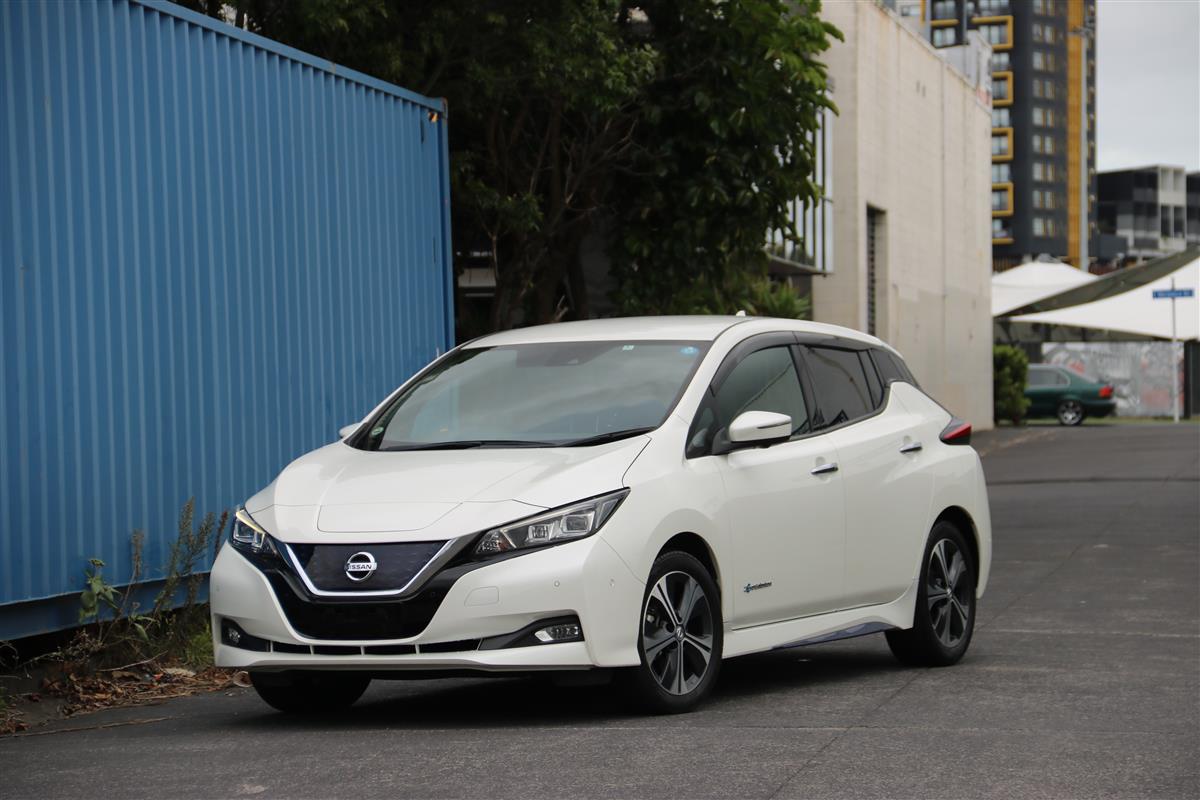 2018 Nissan Leaf G Anniversary Edition Hatchback Automatic, White, 5 seats, Electric, 53,500 km
