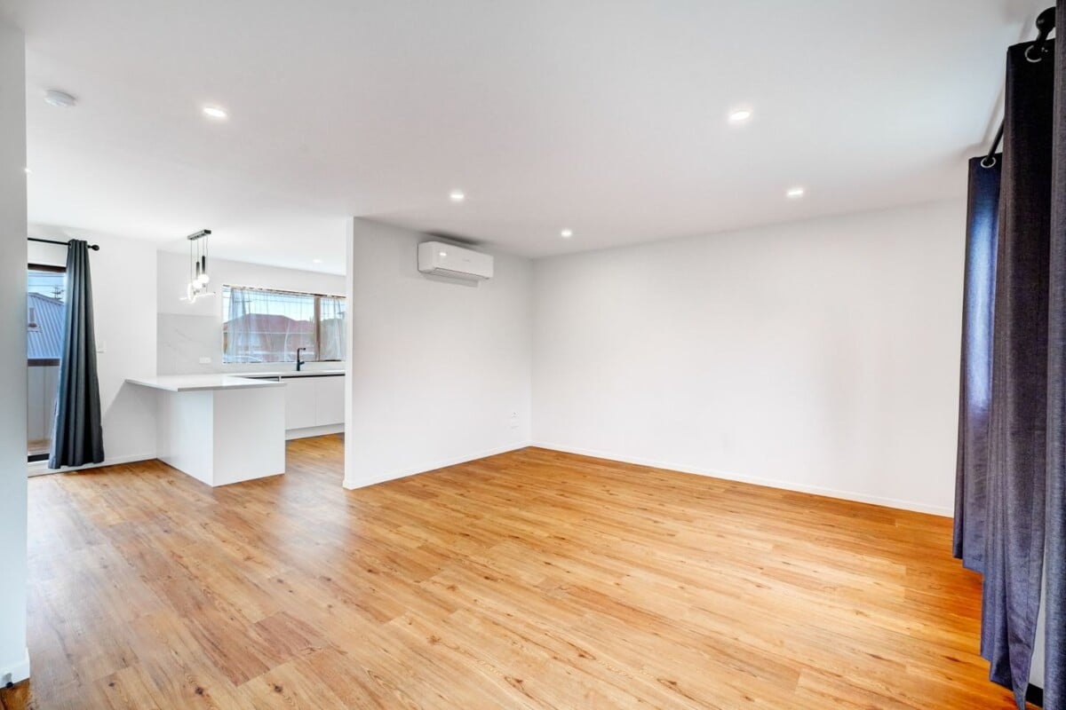 154m2 Brandnew freehold 4 beds 3 baths home with garage, Fully fenced with low-maintenance backyard, walking to New Lynn School, the train station, library, restaurants, Lynn Mall, Zone for New Lynn School and Blockhouse Bay Intermediate, 6/63 Gardner Avenue, New Lynn, Auckland