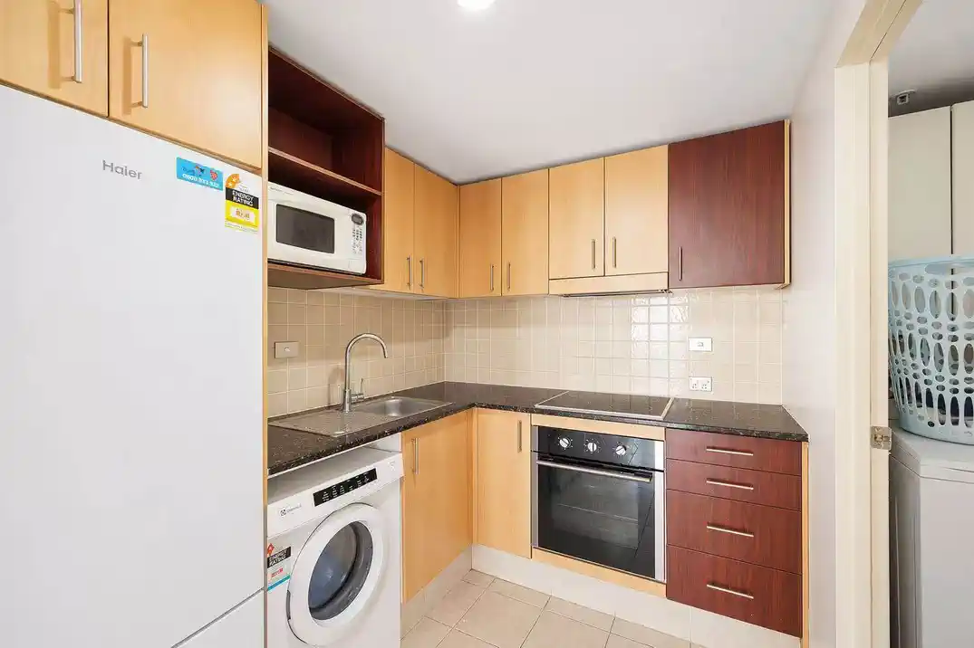 Double Grammar school zone, Freehold 2 beds 1 bath apartment, 51m2 plus a spacious balcony, 1.1 km to Auckland Girls’ Grammar School, 1.7 km to Auckland Grammar, 911/76 Wakefield Street, City Centre, Auckland