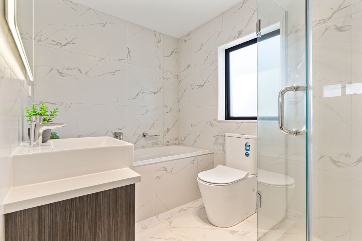 2 kitchens, 296m2 5 beds 3.5 baths house with double garage and 2-beds granny on 378m2 section, close to local parks, shopping amenities, zoned for Ormiston Primary, Ormiston Junior College, and Ormiston Senior College, 3 Hing Street, Flat Bush, Auckland