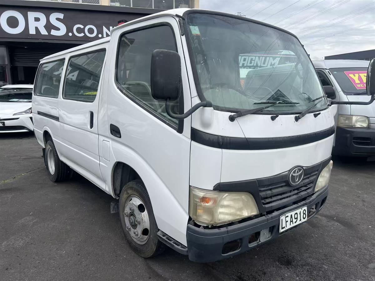 2007 Toyota Toyoace XZU508 Van Manual, 3 seats, Diesel,4,000 cc, 227,821 km