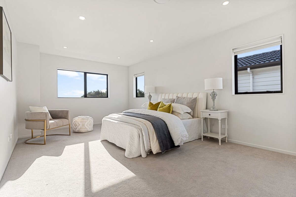 2 kitchens, 296m2 5 beds 3.5 baths house with double garage and 2-beds granny on 378m2 section, close to local parks, shopping amenities, zoned for Ormiston Primary, Ormiston Junior College, and Ormiston Senior College, 3 Hing Street, Flat Bush, Auckland