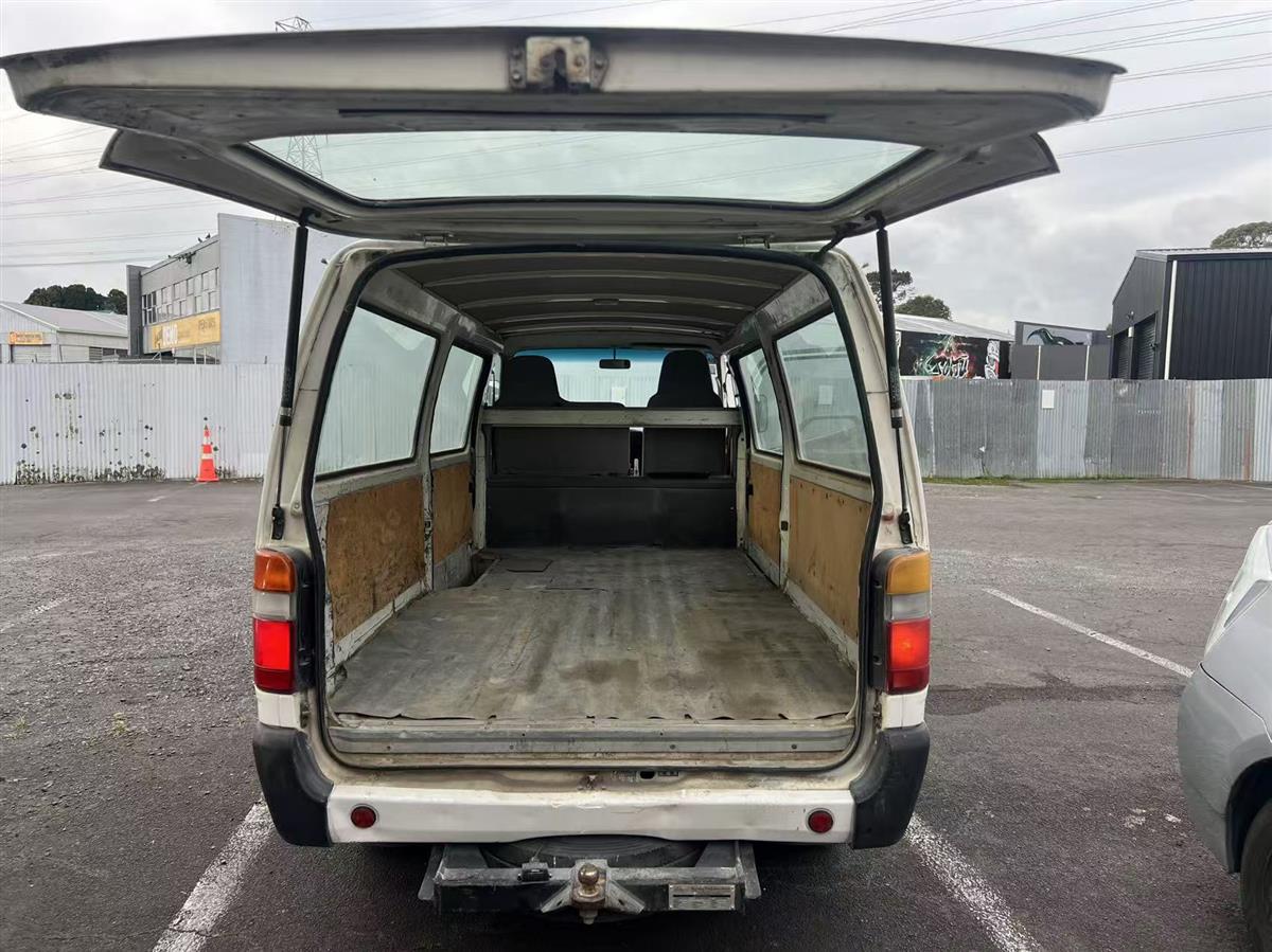 2007 Toyota Toyoace XZU508 Van Manual, 3 seats, Diesel,4,000 cc, 227,821 km