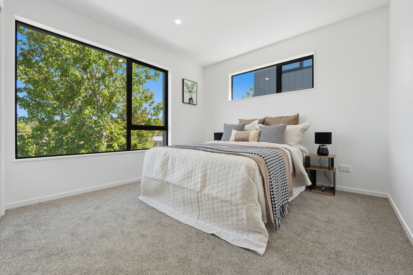 Brandnew standalone 4 beds 2.5 baths home with garage by Crum Park, close to schools, supermarket, Lynn Mall, zonfed for Green Bay Primary/Intermediate and Green Bay High School, Glen Eden Intermediate, 48 Hilling Street Titirangi, Auckland