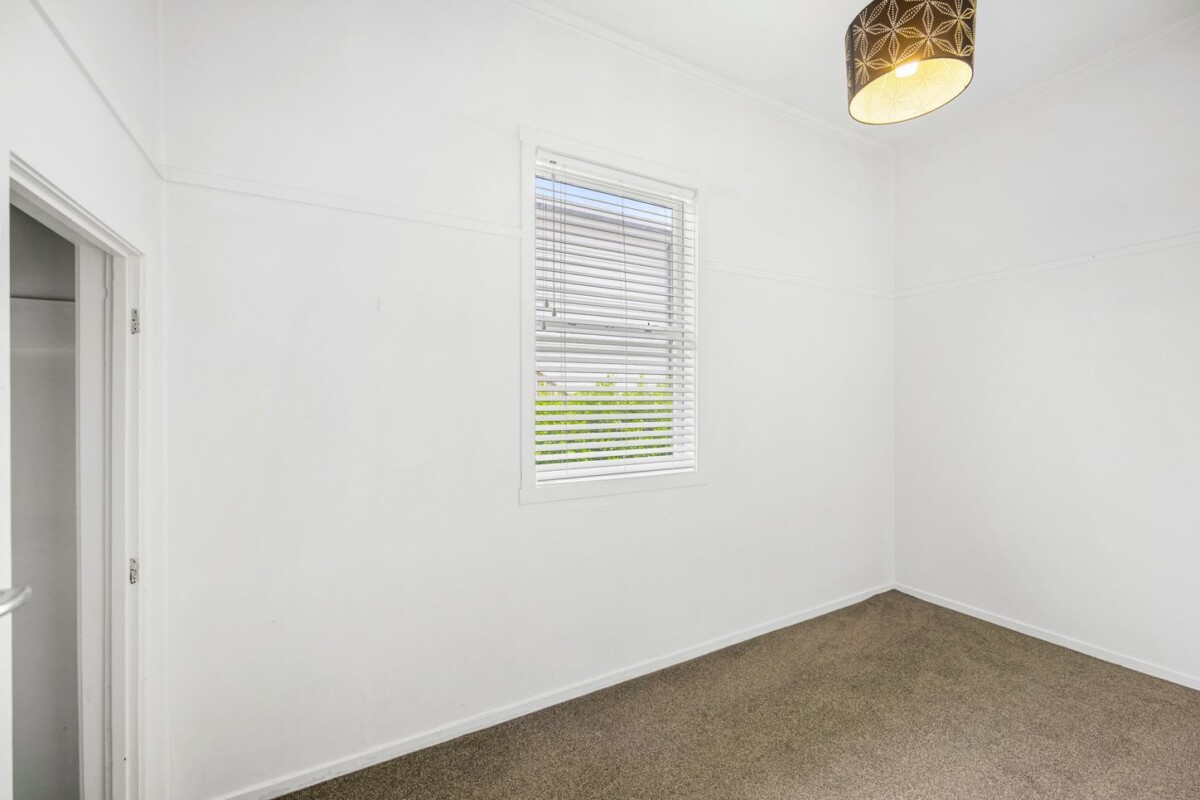 Vendors want it go, 6 beds 2 baths house with car parks, Downstairs: Living, dining, kitchen, 1 bedroom, 1 bathroom, laundry, Upstairs: 5 bedrooms, 1 bathroom, currently rented, Minutes to Countdown Ponsonby, Close to Ponsonby Central, cafes, bars & lifestyle hubs, Easy access to CBD, university & transport links, 2/36 Scanlan Street, Grey Lynn, Auckland