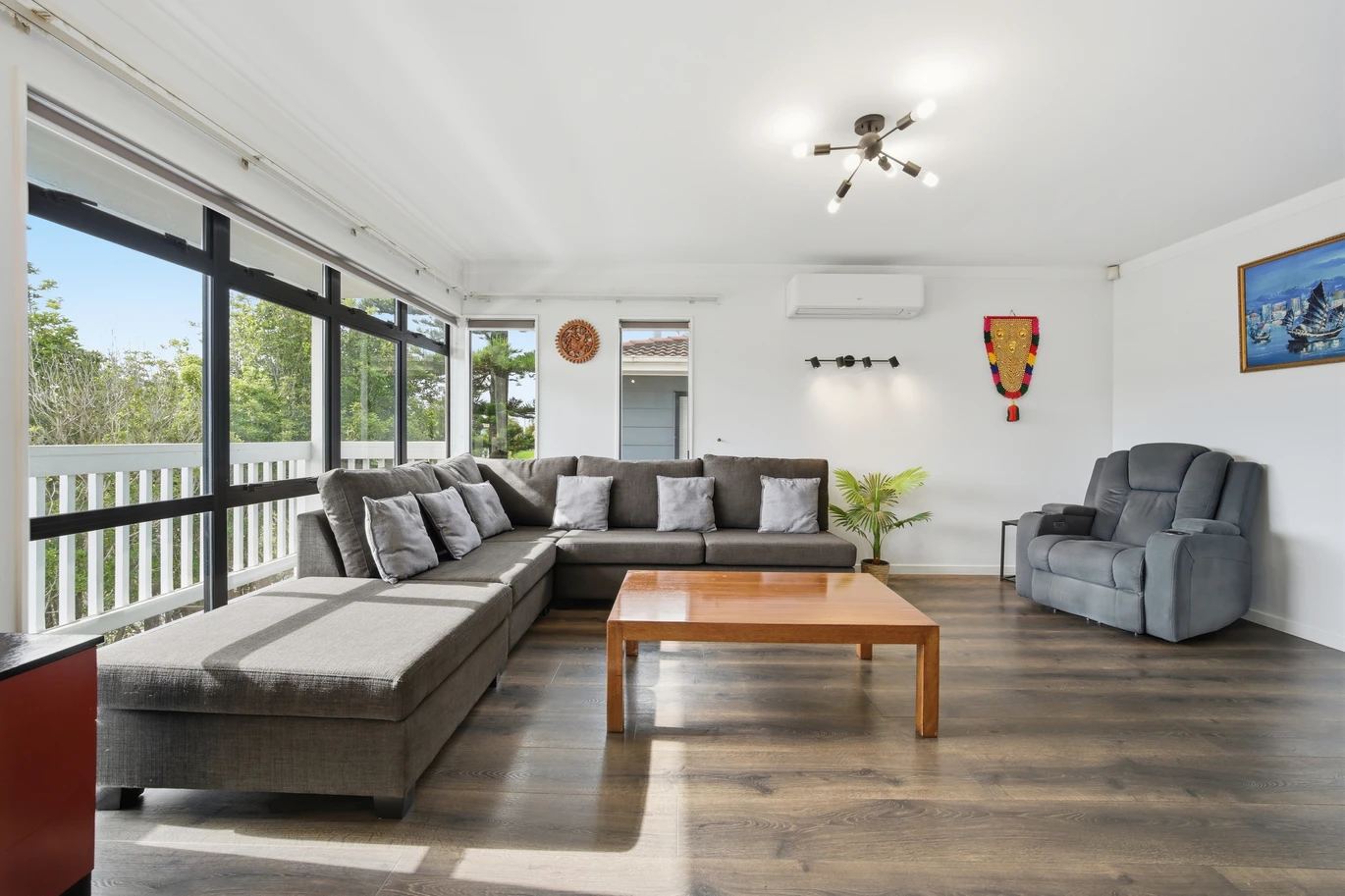 Once in 26 years, vendor relocating, 3 beds 2 baths house with double garage, Walk to Sylvia Park Mall & train station, Zoned for Bailey Road School, Baradene College & One Tree Hill College, 128 Aranui Road, Mount Wellington, Auckland
