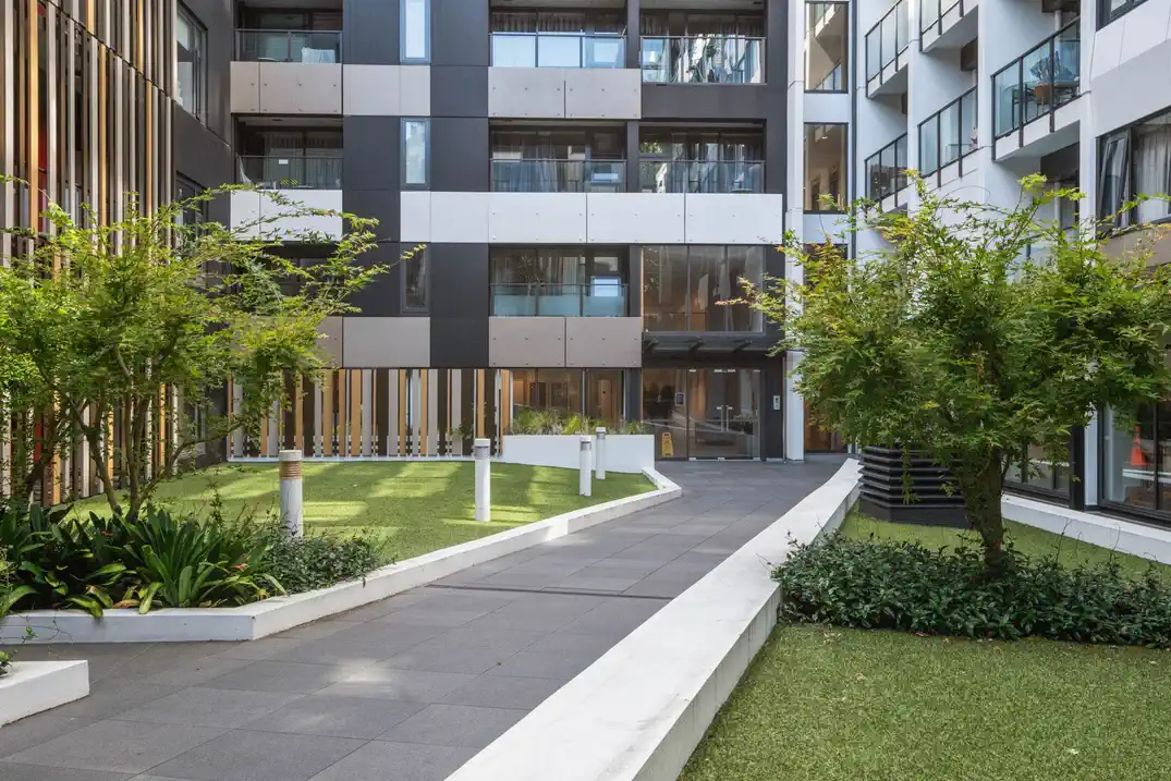 Double Grammar school zone, 53m2 Freehold 2 beds 1 bath apartment, motivated vendor, 0.9 km to Auckland Girls’ Grammar School, 1.7 km to Auckland Grammar, Situated directly opposite Myers Park and Aotea Square, and just moments from the new CRL station, Sky Tower, AUT, the University of Auckland, and the Central Library, 1505/438 Queen Street, City Centre, Auckland