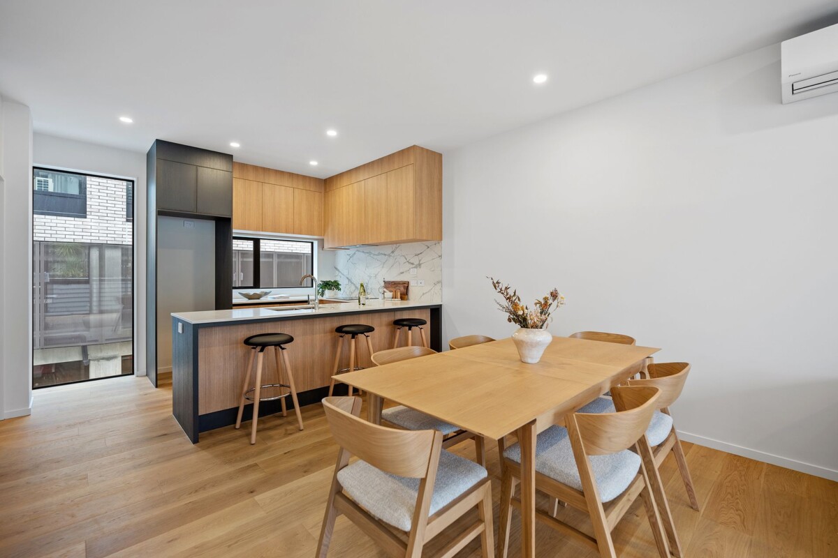 Last one to go – Unit 6, 136m2 3 beds + study 2.5 baths home with garage, zoned for Selwyn College, Baradene College, Remuera Intermediate, Meadowbank School, 10 Meadowbank Road, Meadowbank, Auckland