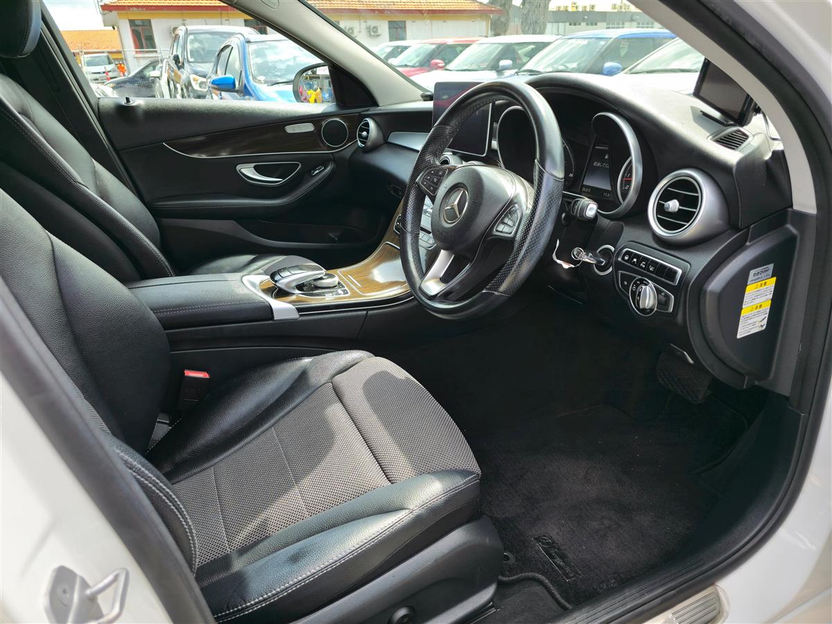 2016 Mercedes-Benz C 200 **Cruise Control**Heating Seats**Half Leather & Electric Seats**Reversing Camera**Machine Face Factory Mags** Sedan Automatic, 5 seats, Petrol, 1,991 cc, 105,572 km
