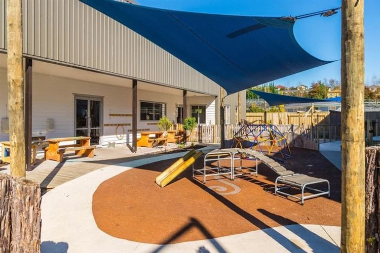213m2 5 beds 3 baths house with double garage on 582m2 section, 3 beds home plus 2-beds granny, currently rented at $950 per week, Walk to schools & Warkworth town centre, Short drive to beaches, wineries & regional parks, 13 Titapu Road Warkworth, Auckland
