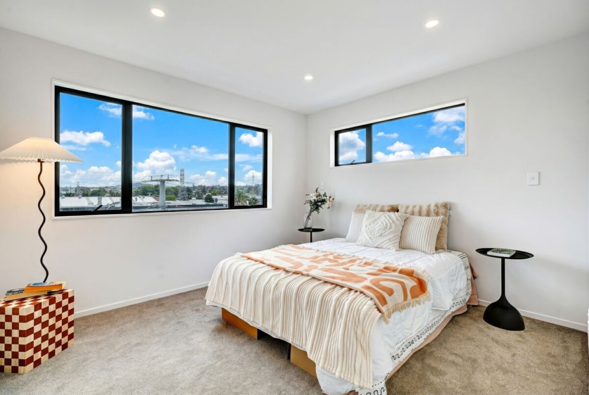 Brandnew 4 beds 2.5 baths home with garage, just a short stroll from LynnMall Shopping Centre, New Lynn Train Station, 1/16 Binsted Road, New Lynn, Auckland