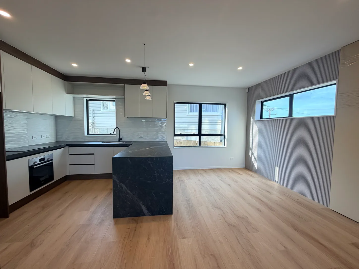 160m2 Brandnew freehold 3 beds + an office/possible 4th room, 2.5 baths home with garage, Flexible ground-floor space ideal for a home office or extra living area, no body corporate fees, close to Sylvia Park, motorway access, 4/14 Keate Place, Mount Wellington, Auckland