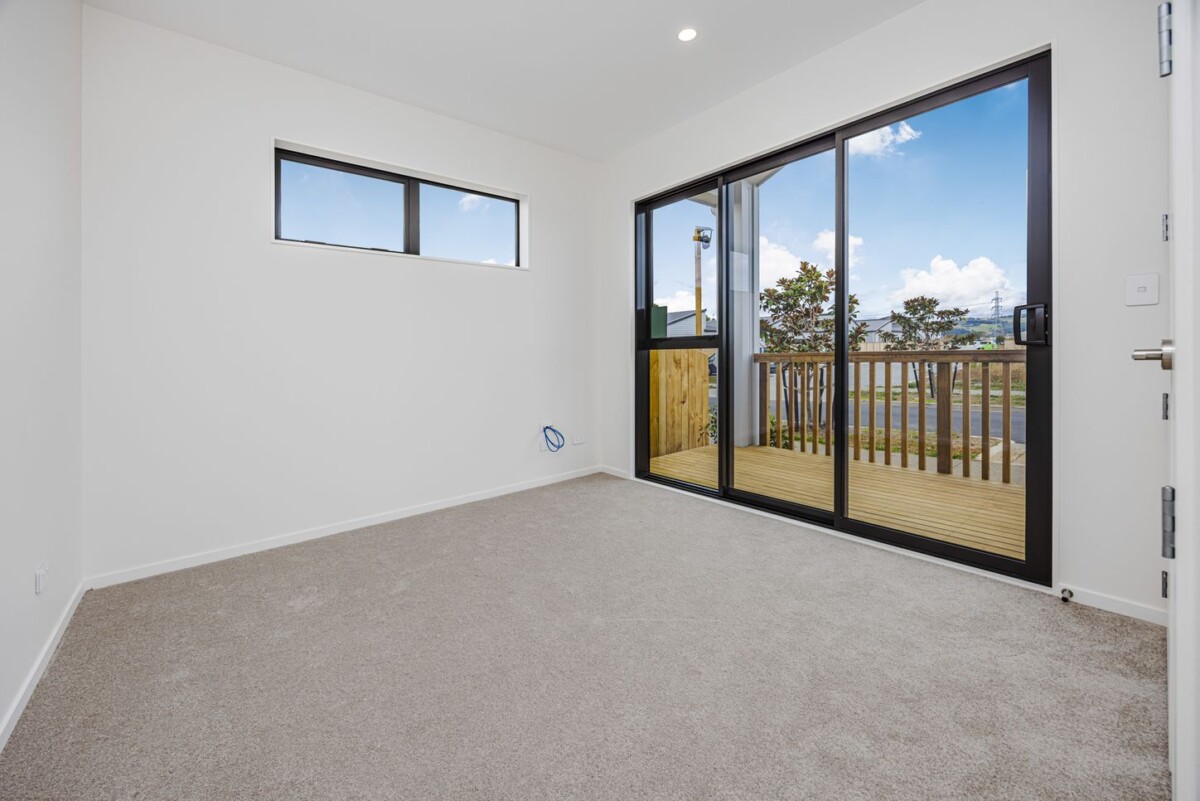 Brandnew 2 beds + study room 1 bath Duplex home with 2 car parks on 175m2 section, close to local amenities, schools, easy motorway access, 16 Ihi Place, Karaka, Auckland